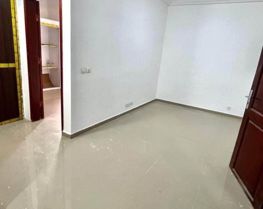 1 CHAMBRE SALON A LOUER ABIDJAN Riviera Faya