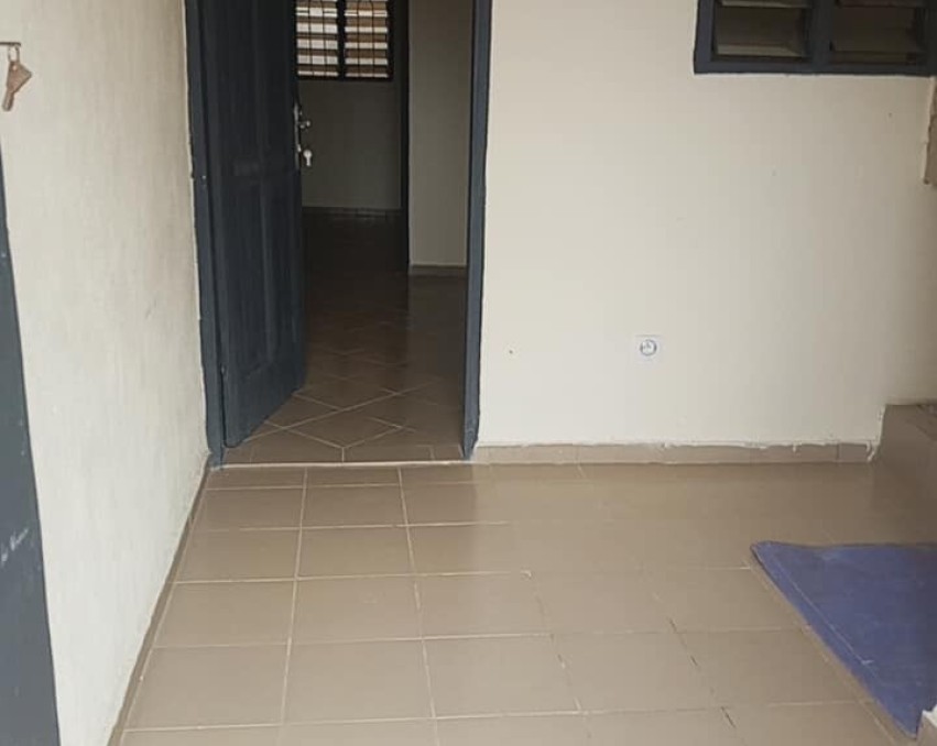 1 CHAMBRE SALON A LOUER ABIDJAN Yopougon Gesco