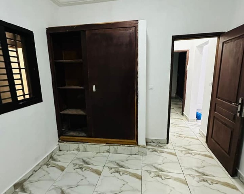 2 CHAMBRES SALON A LOUER ABIDJAN ROUTE D'ABATTA