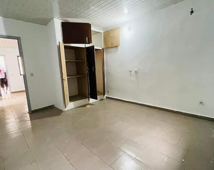 1 CHAMBRE SALON A LOUER ABIDJAN Riviera faya