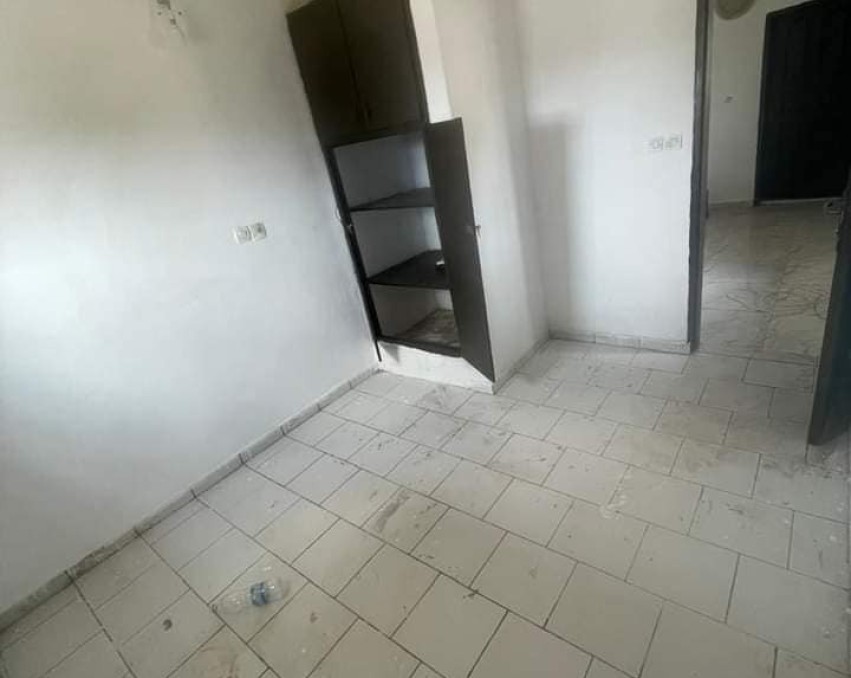 1 CHAMBRE SALON A LOUER ABIDJAN  PALMERAIE