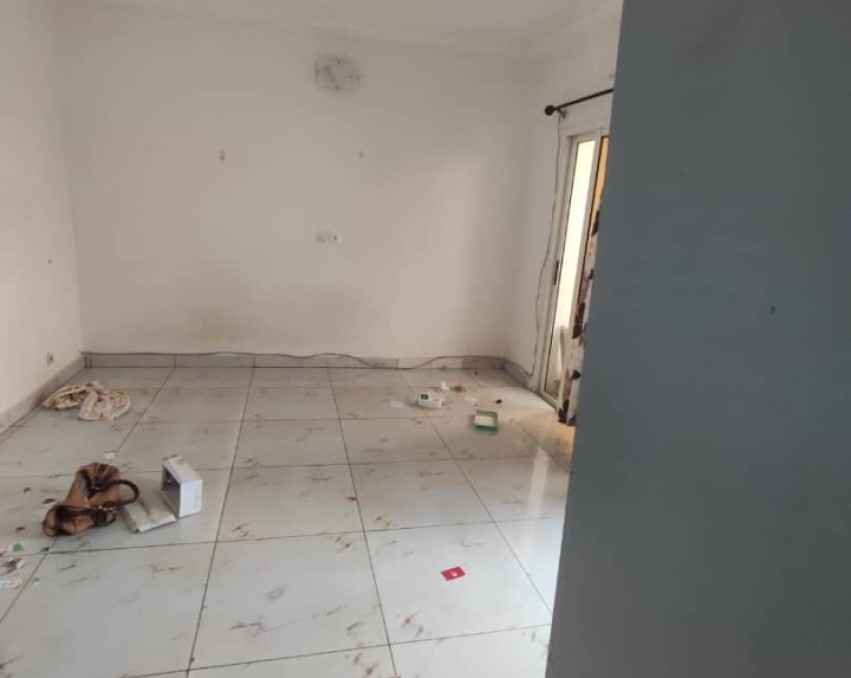 1 CHAMBRE SALON A LOUER ABIDJAN Faya Ephrata