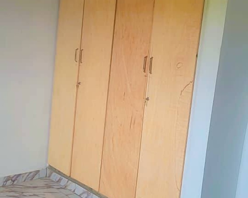 1 CHAMBRE SALON A LOUER ABIDJAN Port Bouet carrefour motard