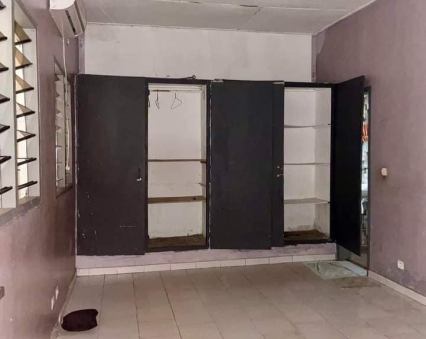 3 CHAMBRES SALON A LOUER A YAOU-BONOUA