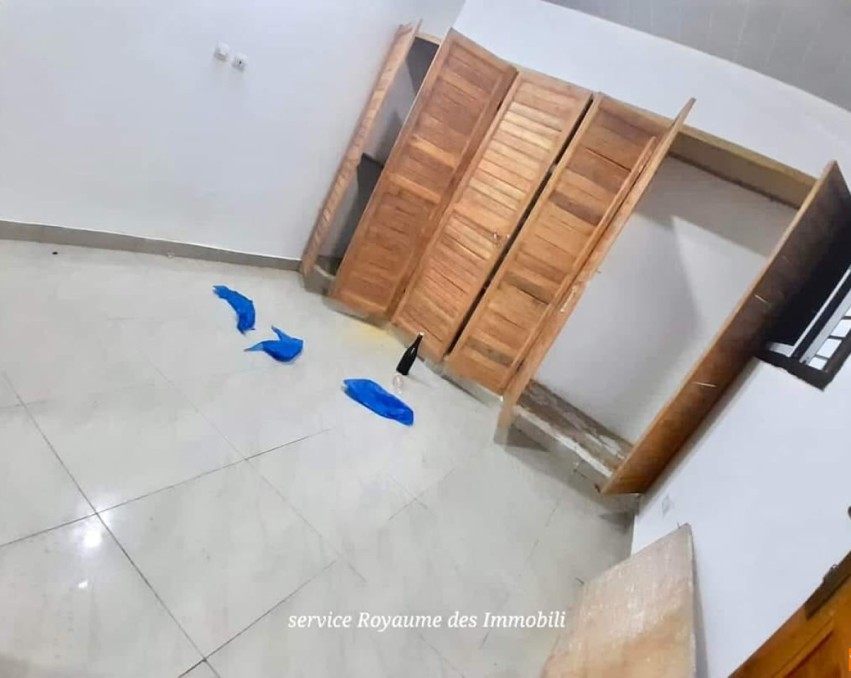 1 CHAMBRE SALON A LOUER ABIDJAN COCODY ANGRÉ NOUVEAU CHU DJOROGOBITÉ 1