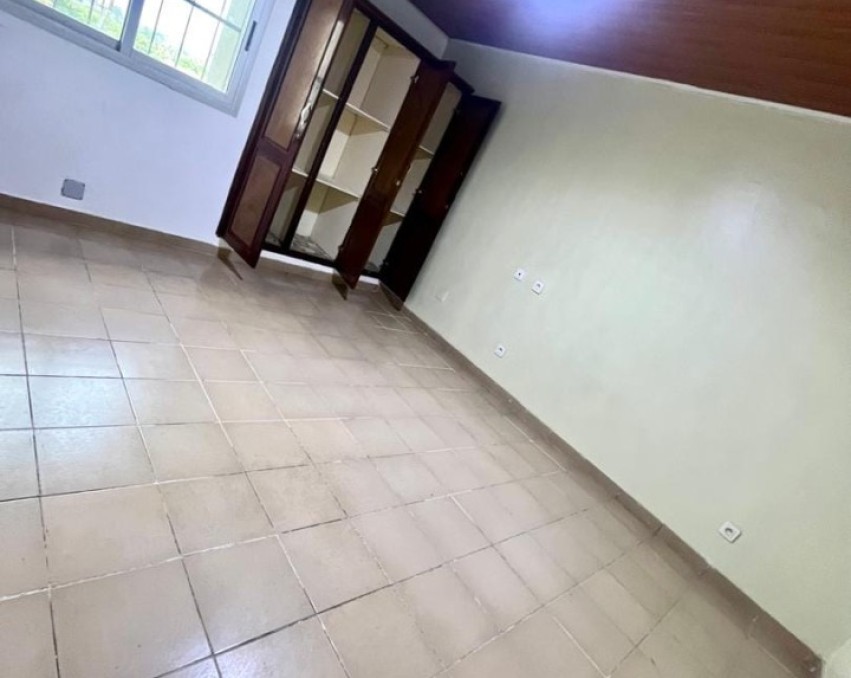 1 CHAMBRE SALON A LOUER ABIDJAN Riviera faya Abatta carrefour Drogba