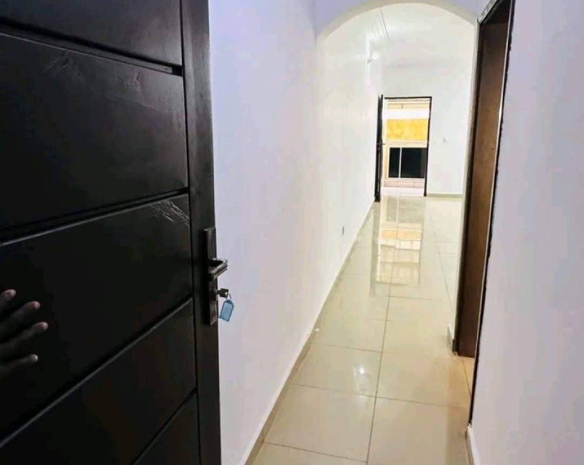 2 CHAMBRES SALON A LOUER ABIDJAN RIVIERA FAYA BON PRIX