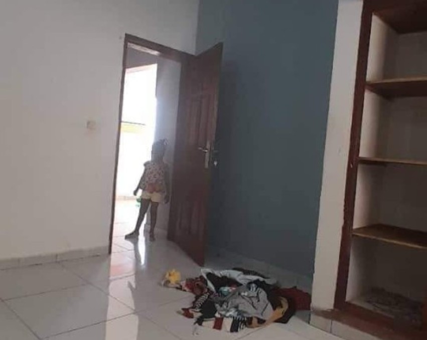 2 CHAMBRES SALON A LOUER ABIDJAN Cocody Riviéra Faya route dabatta dans le quartier collé à abcetee