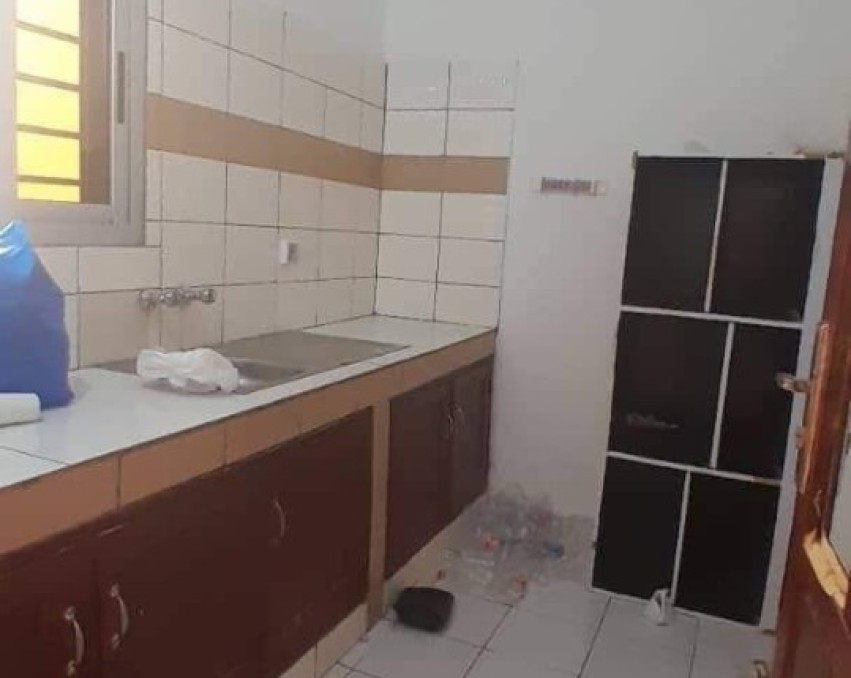 2 CHAMBRES SALON A LOUER ABIDJAN Cocody Riviéra Faya route dabatta dans le quartier collé à abcetee