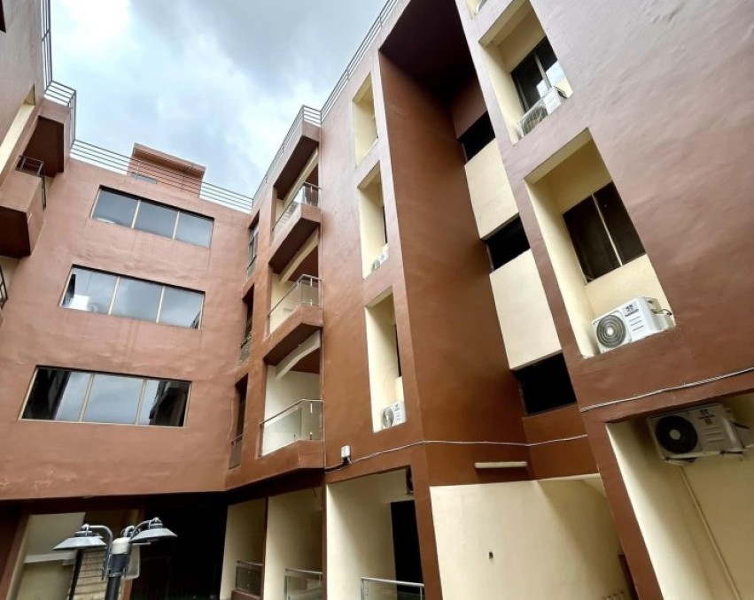 1 CHAMBRE SALON A LOUER ABIDJAN Cocody Angre 8 eme tranche plus précisément après l immeuble kolo