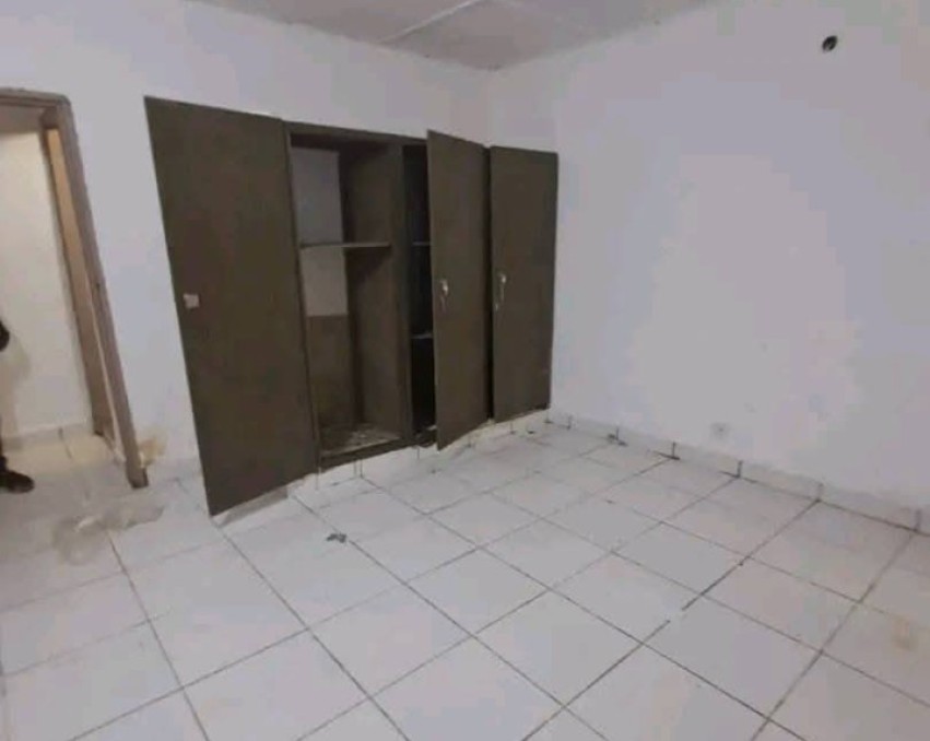 1 CHAMBRE SALON A LOUER ABIDJAN Bingerville derrière la nouvelle gare