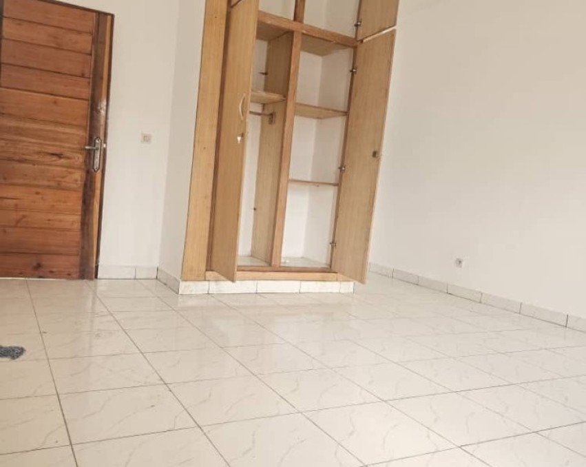 1 CHAMBRE SALON A LOUER ABIDJAN BINGERVILLE ROUTE LAURIER 20