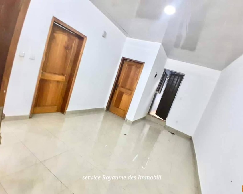 1 CHAMBRE SALON A LOUER ABIDJAN COCODY ANGRÉ NOUVEAU CHU DJOROGOBITÉ 1