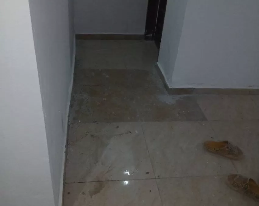 1 CHAMBRE SALON A LOUER ABIDJAN COCODY RIVIERA FAYA AVEC 2 DOUCHES AU PREMIER ÉTAGE