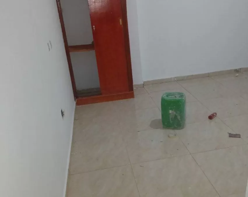 1 CHAMBRE SALON A LOUER ABIDJAN COCODY RIVIERA FAYA AVEC 2 DOUCHES AU PREMIER ÉTAGE