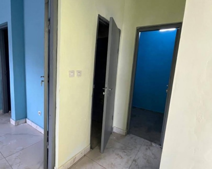 2 CHAMBRES SALON A LOUER ABIDJAN BINGERVILLE. APRÈS LE SUPERMARCHÉ BON PRIX , ADJAME BINGERVILLE