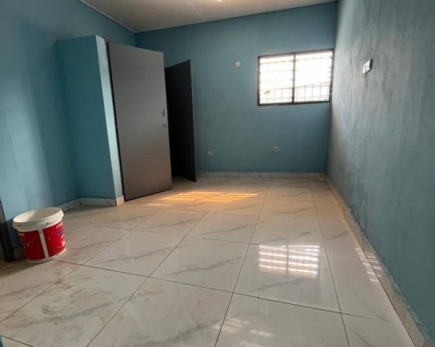 2 CHAMBRES SALON A LOUER ABIDJAN BINGERVILLE. APRÈS LE SUPERMARCHÉ BON PRIX , ADJAME BINGERVILLE