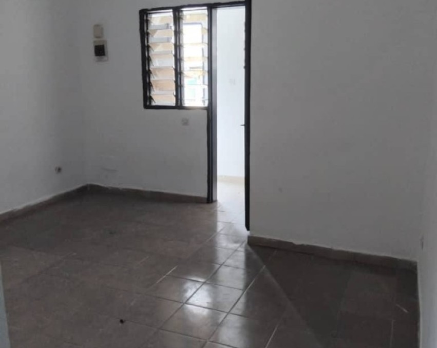 1 CHAMBRE SALON A LOUER ABIDJAN Cocody Angre château Abobo baoulé carrefour diamant