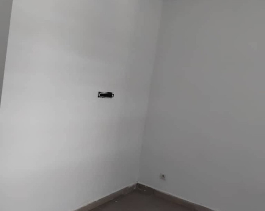 1 CHAMBRE SALON A LOUER ABIDJAN Cocody Angre château Abobo baoulé carrefour diamant