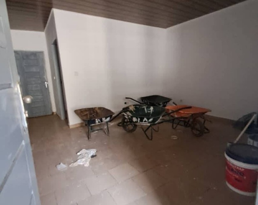 1 CHAMBRE SALON A LOUER ABIDJAN Bingerville marché de la nouvelle gare