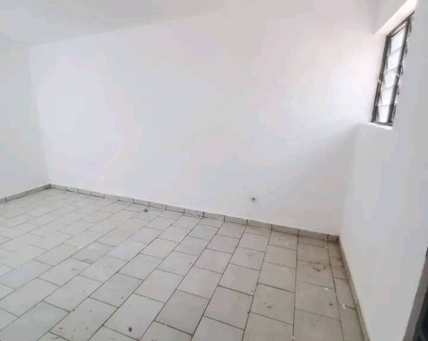 1 CHAMBRE SALON A LOUER ABIDJAN BINGERVILLE non loin du feu de la nouvelle gare