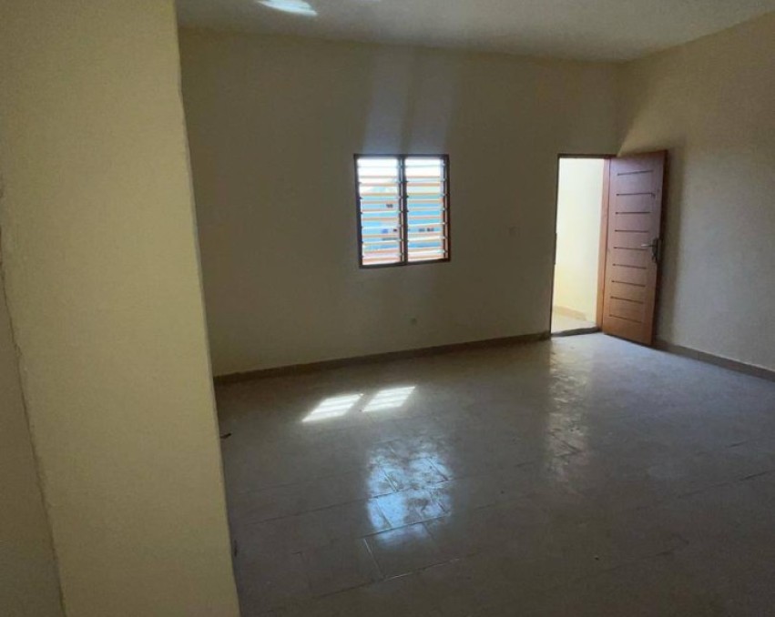 2 CHAMBRES SALON A LOUER ABIDJAN Bingerville précisément à St siril zone marchoux