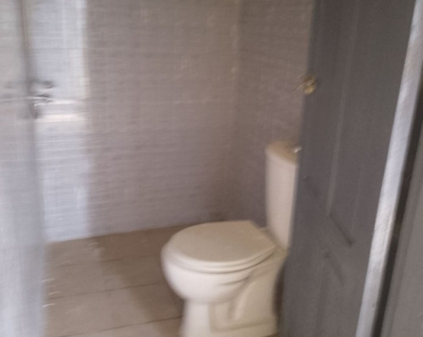 1 CHAMBRE SALON A LOUER ABIDJAN abobo n dotré par le stade olympique sur la voie y 4