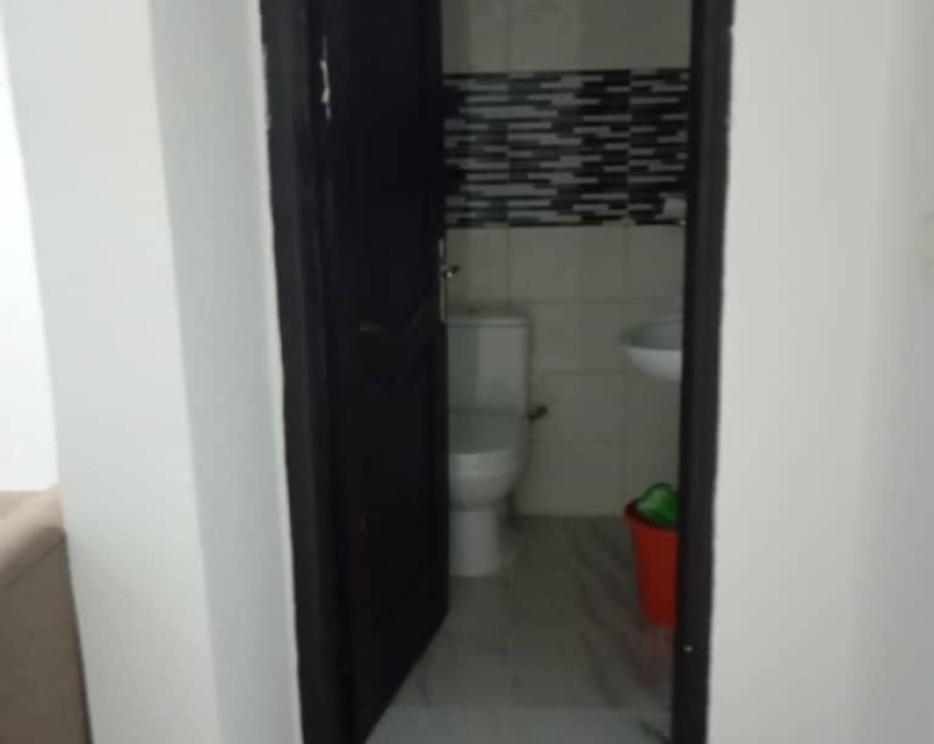 1 CHAMBRE SALON A LOUER ABIDJAN COCODY RIVERA BOUNOUMIN ROND POINT ADO