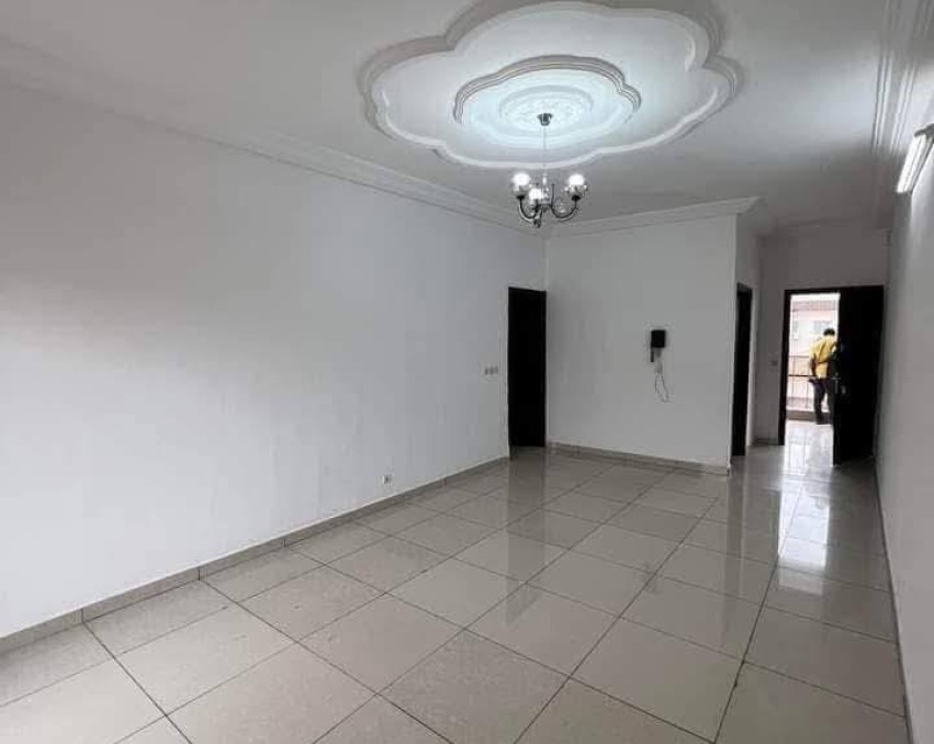 1 CHAMBRE SALON A LOUER ABIDJAN Cocody angre 9eme tranche star 14