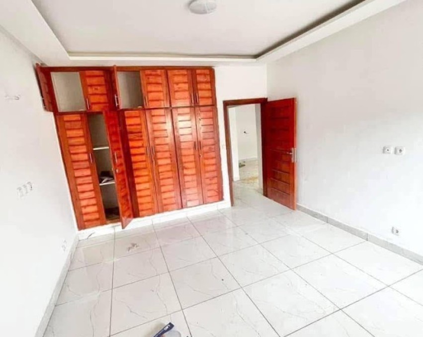 1 CHAMBRE SALON A LOUER ABIDJAN Cocody chu angre