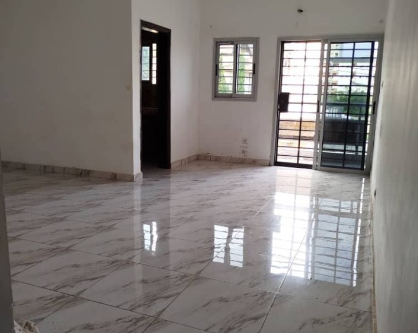 1 CHAMBRE SALON A LOUER ABIDJAN Cocody Angré chu derrière l'église catholique la nativité