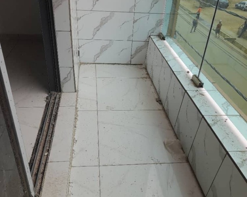 1 CHAMBRE SALON A LOUER ABIDJAN Cocody Angré château en bordure de bitume