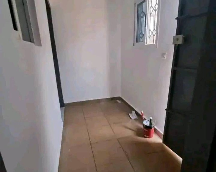 1 CHAMBRE SALON A LOUER ABIDJAN bingerville au carrefour château