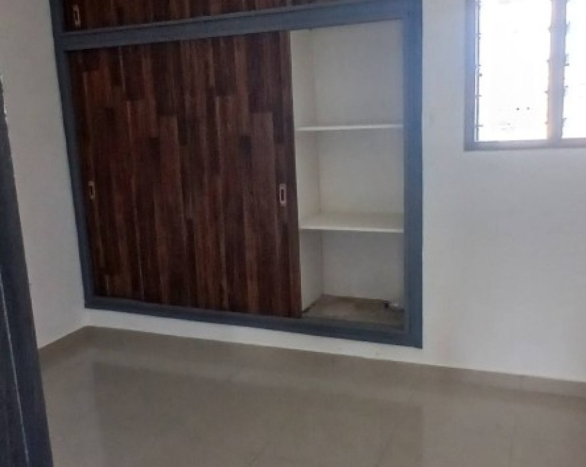 2 CHAMBRES SALON A LOUER ABIDJAN Abobo dokui derrière hetec groupe scolaire tinaso