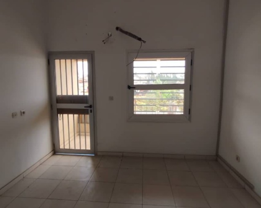 2 CHAMBRES SALON A LOUER ABIDJAN Cocody rivera faya triangle