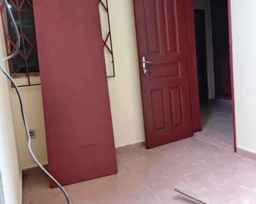 STUDIO A LOUER ABIDJAN Cocody Angre châteaux après la pharmacie du château Valentin