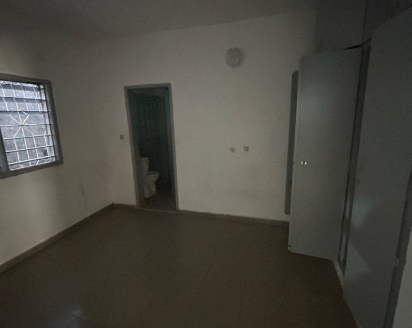 2 CHAMBRES SALON A LOUER ABIDJAN COCODY RIVIÉRA TRIANGLE DANS UNE ZONE FACILE D’ACCÈS